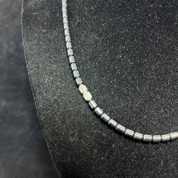 Vintage White Cats Eye And Hematite Graduating V Shaped Bib Necklace 18" (3739) - Picture 5 of 6